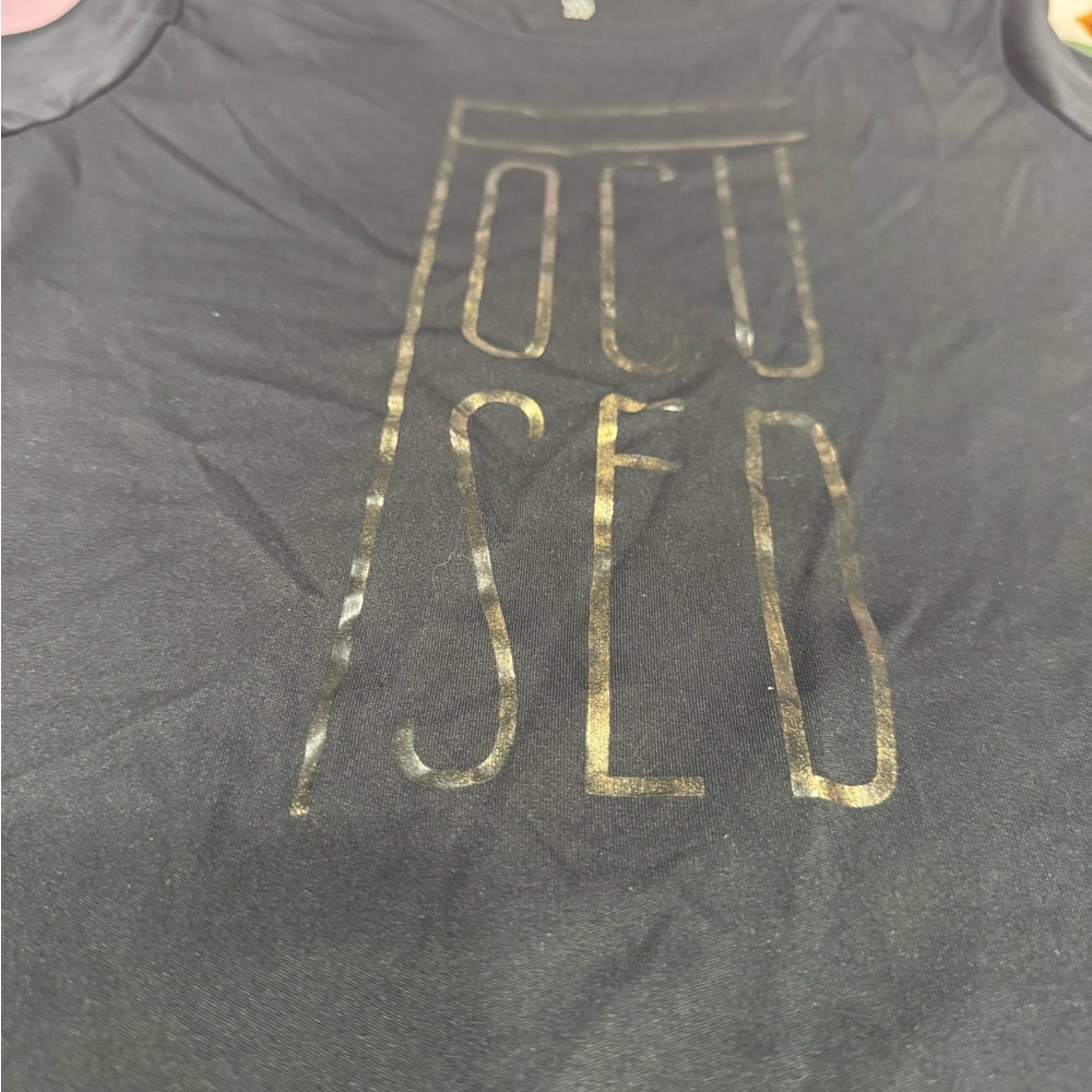 FOCUSED BLACK TEE FOR GIRLS - Picture 2 of 4